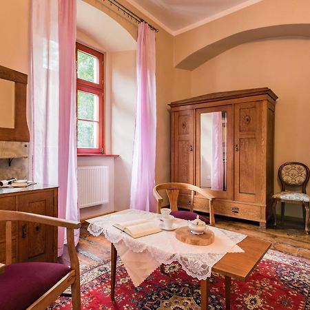 Zamek Dobroszyce Aparthotel Bagian luar foto