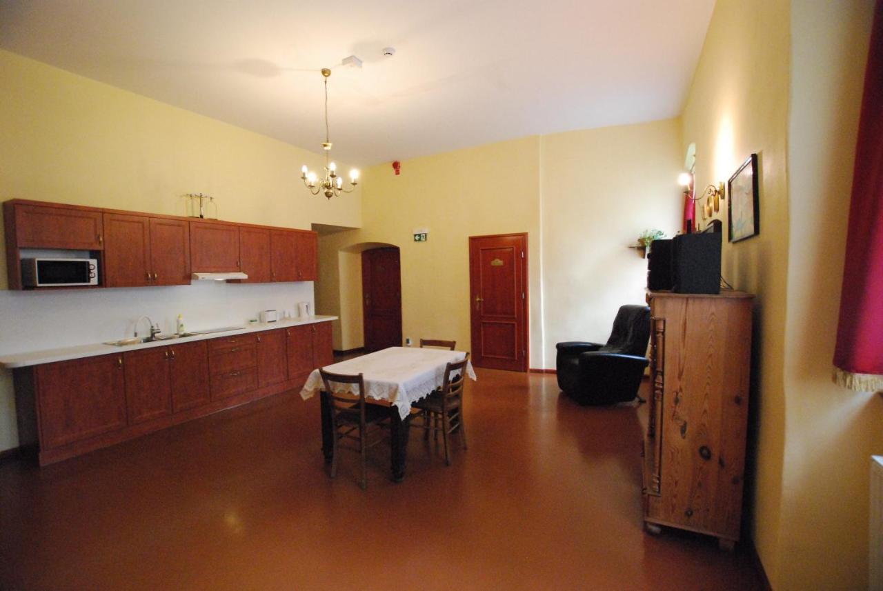 Zamek Dobroszyce Aparthotel Bagian luar foto