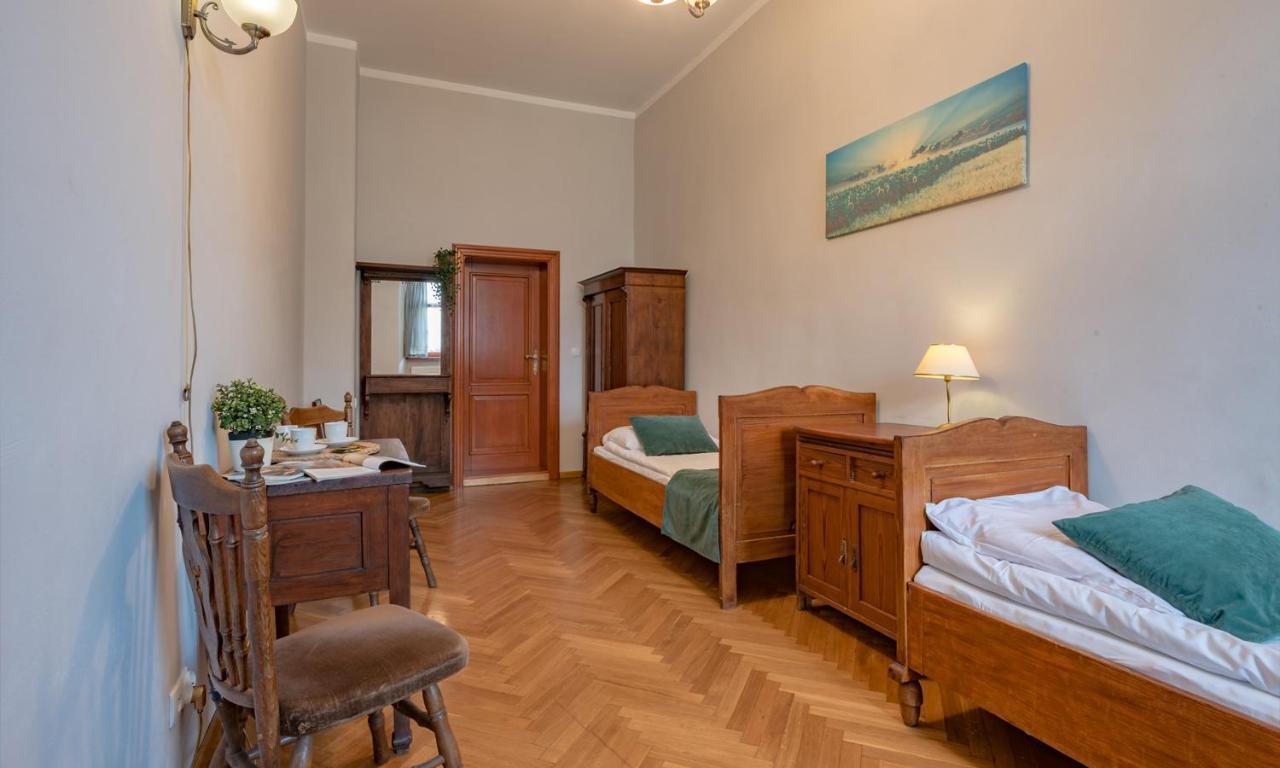Zamek Dobroszyce Aparthotel Ruang foto