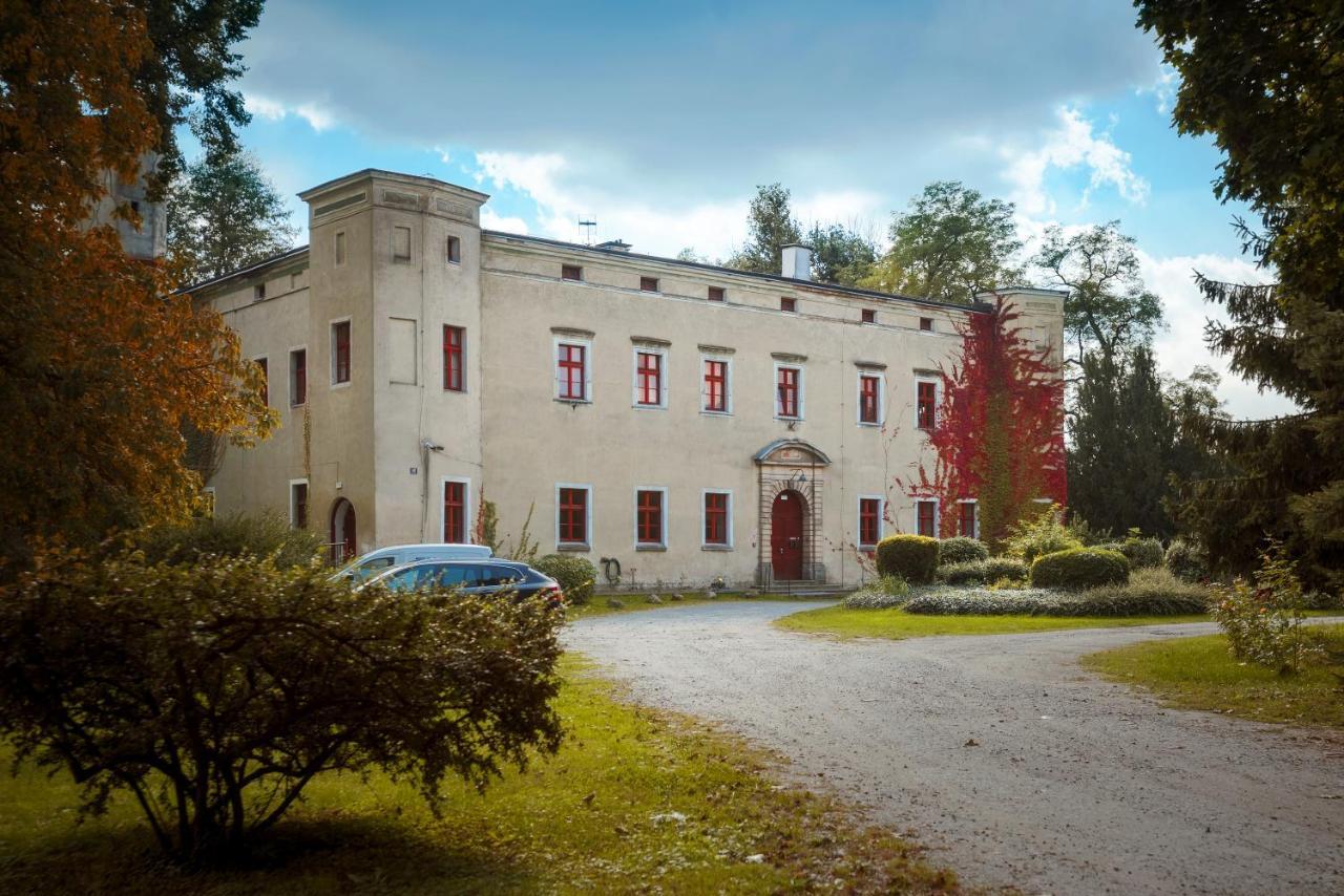 Zamek Dobroszyce Aparthotel Bagian luar foto