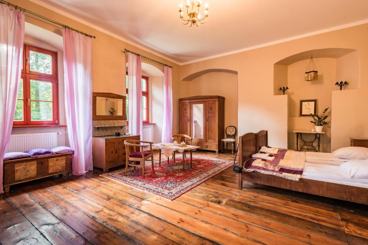 Zamek Dobroszyce Aparthotel Bagian luar foto