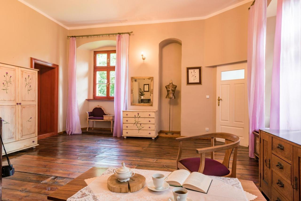 Zamek Dobroszyce Aparthotel Ruang foto