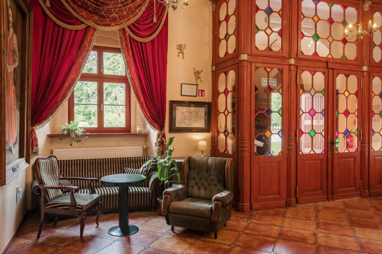 Zamek Dobroszyce Aparthotel Bagian luar foto