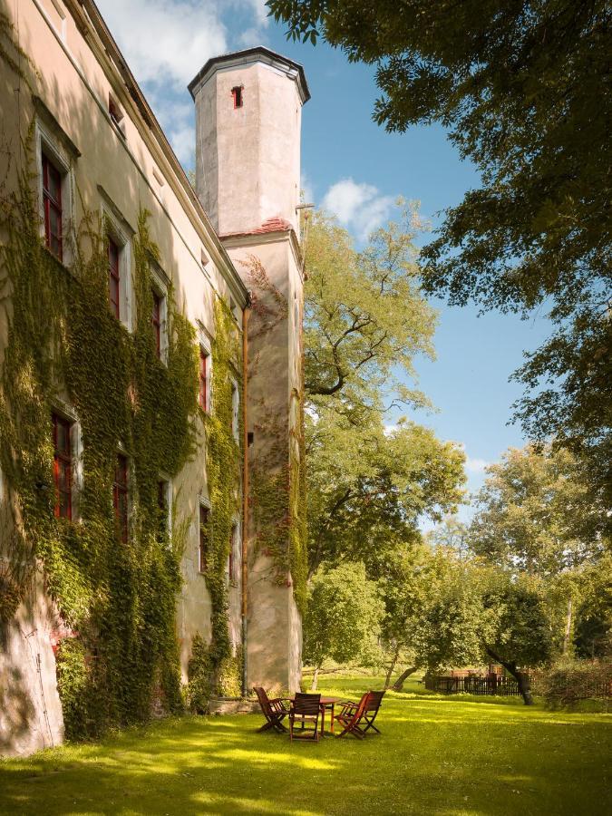 Zamek Dobroszyce Aparthotel Bagian luar foto