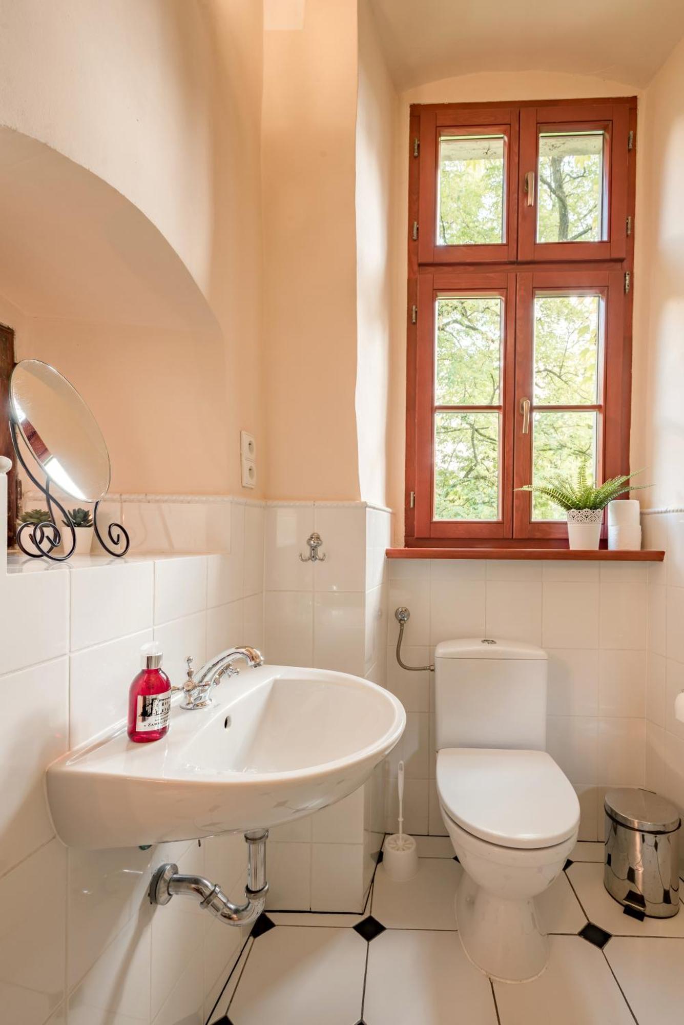 Zamek Dobroszyce Aparthotel Ruang foto