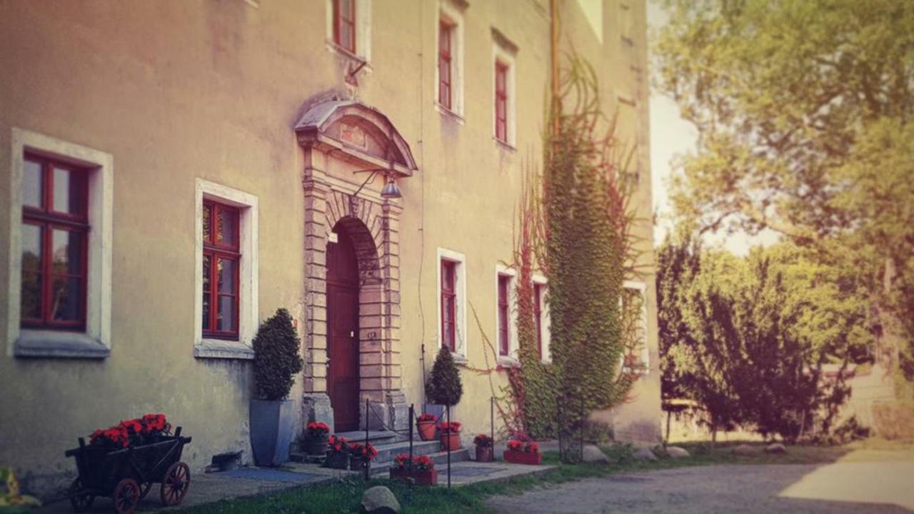 Zamek Dobroszyce Aparthotel Bagian luar foto