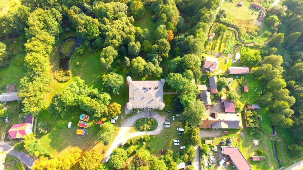 Zamek Dobroszyce Aparthotel Bagian luar foto