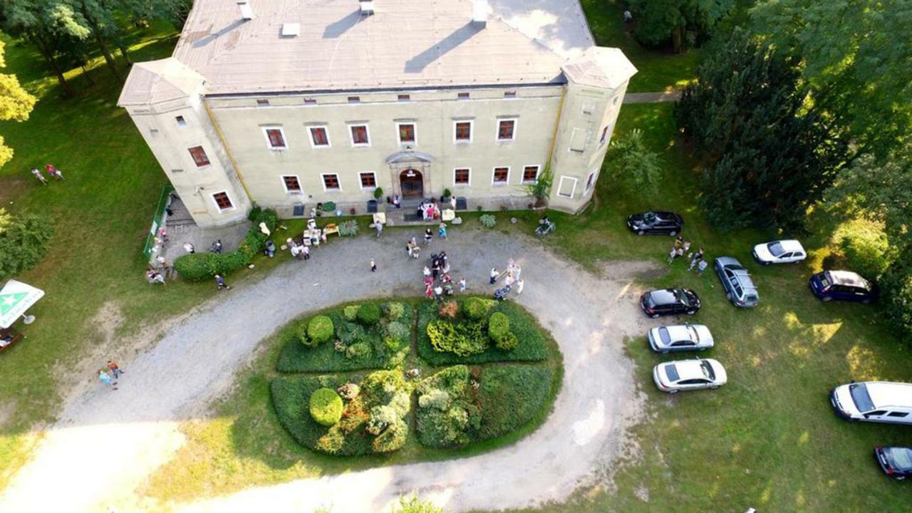 Zamek Dobroszyce Aparthotel Bagian luar foto
