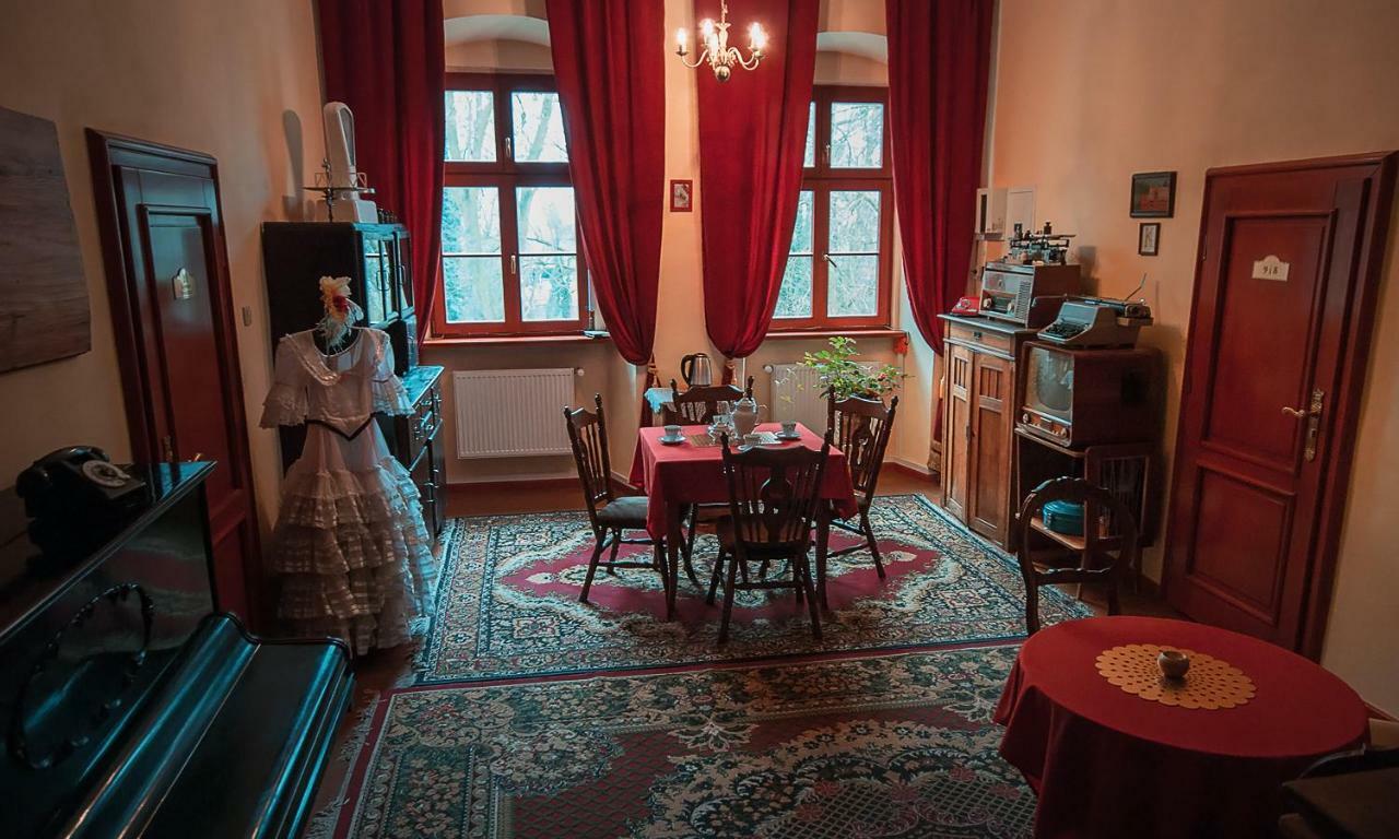 Zamek Dobroszyce Aparthotel Bagian luar foto