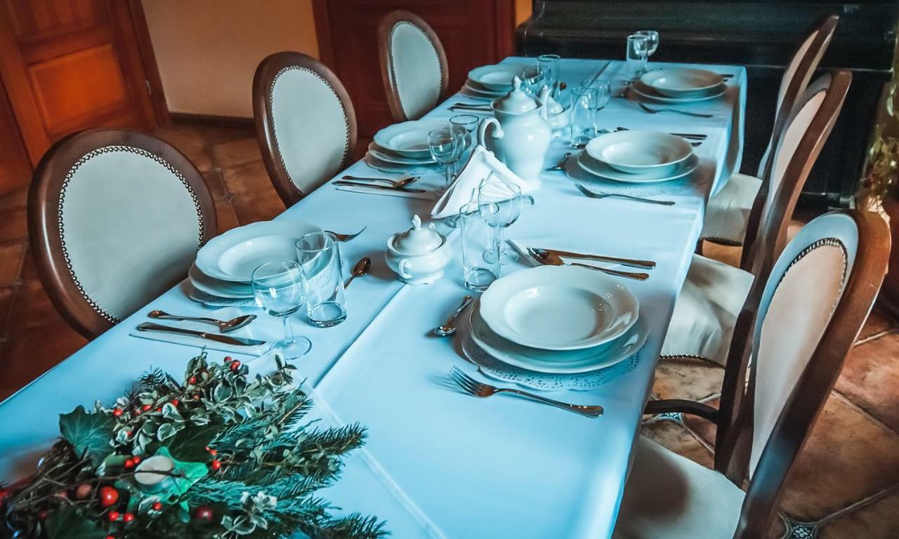 Zamek Dobroszyce Aparthotel Bagian luar foto