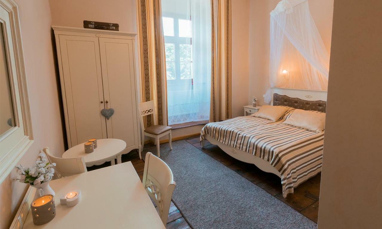 Zamek Dobroszyce Aparthotel Bagian luar foto