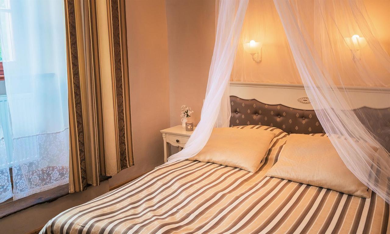 Zamek Dobroszyce Aparthotel Bagian luar foto