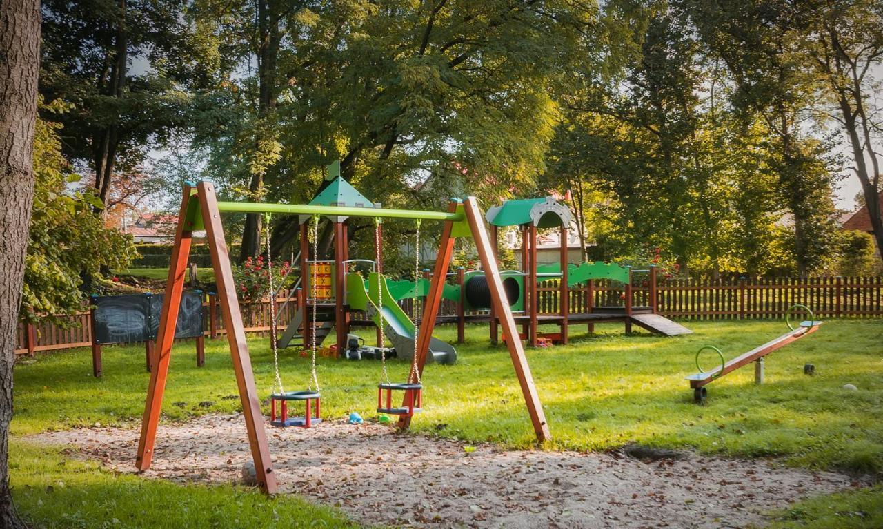 Zamek Dobroszyce Aparthotel Bagian luar foto